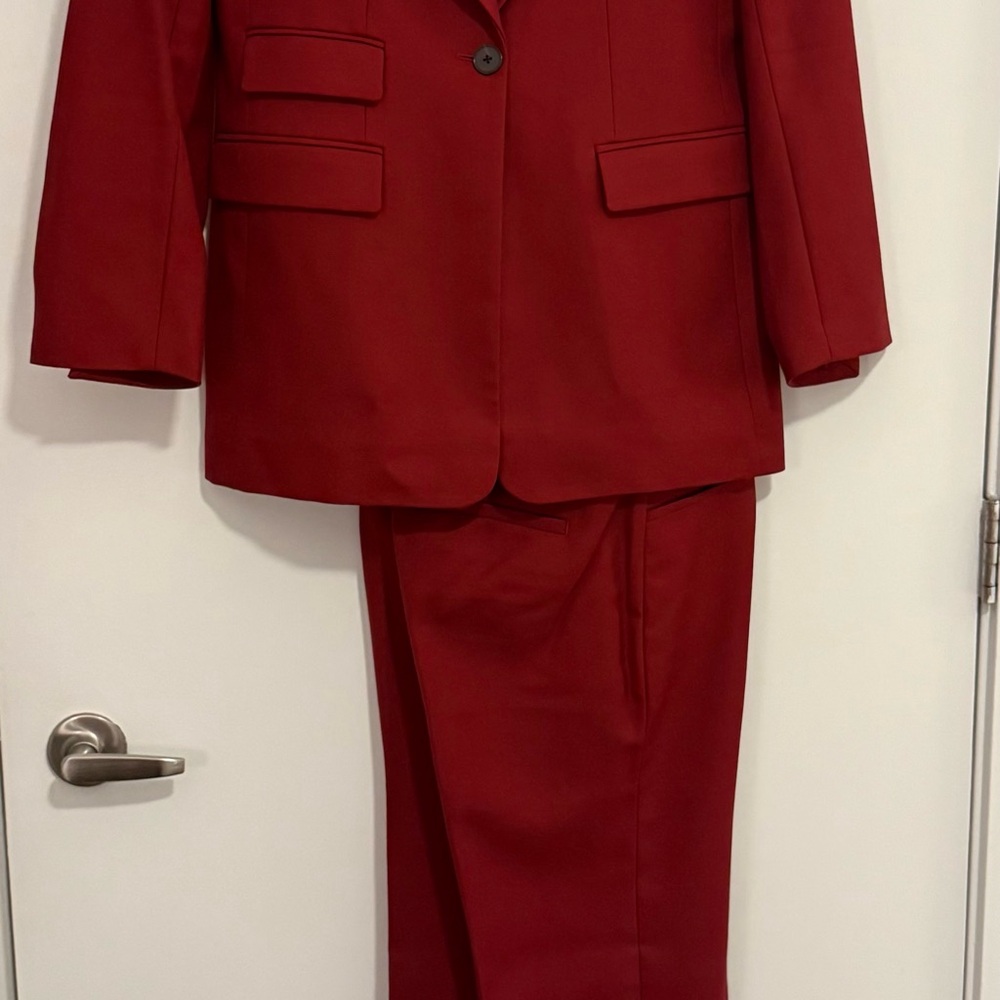 BANANA REPUBLIC Women’s Suit. Size 8.